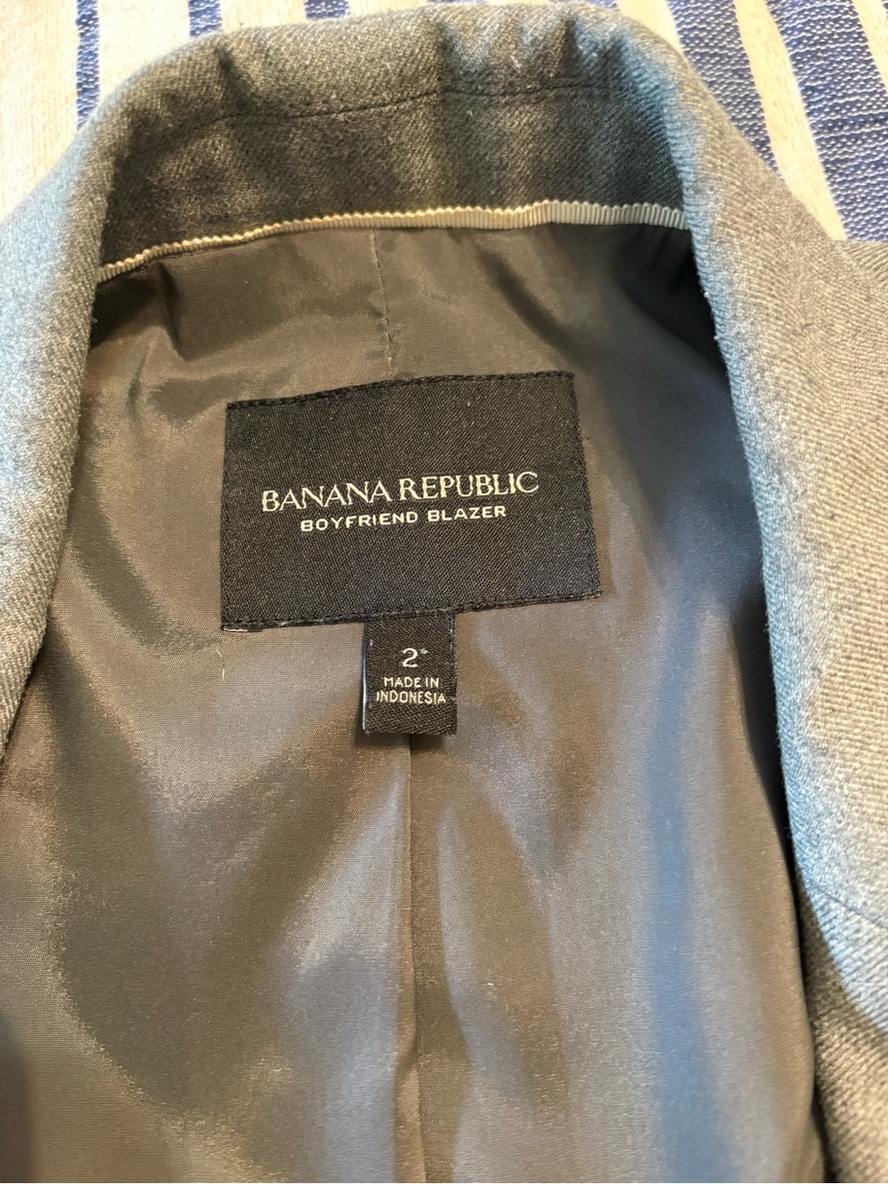 Banana Republic Boyfriend Blazer Grey with Gold Buttons size 2 - Picture 6 of 10